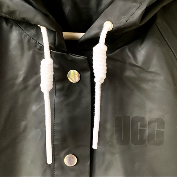 UGG Women’s Rain Jacket Medium New - Picture 6 of 13
